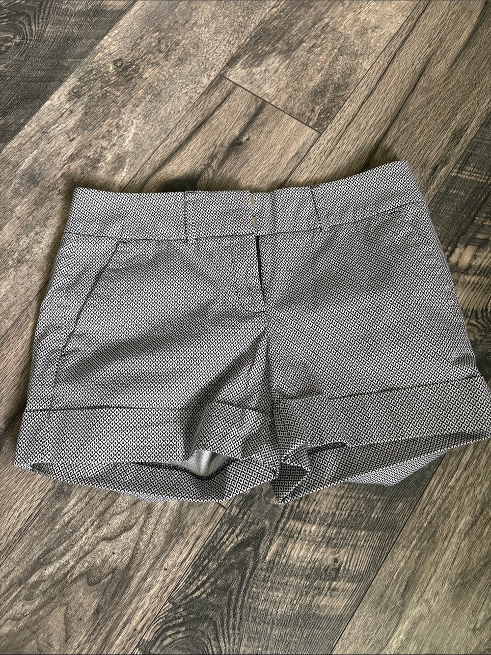 New York & Company Black and White Geometric Print shorts